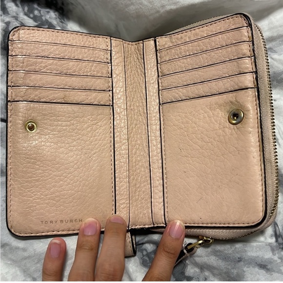 Tory Burch Mcgraw Wristlet - Picture 3 of 15